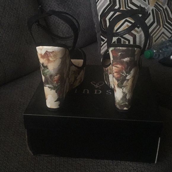 Windsor heels - Picture 3 of 3